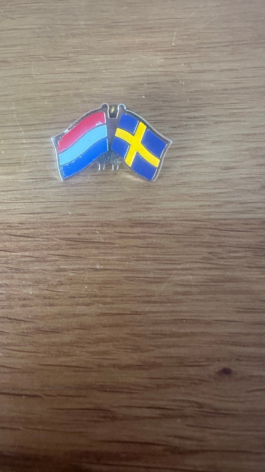 Speldje Vlaggen Nedeland en Zweden, Verzamelen, Ophalen of Verzenden, Gebruikt, Stad of Land, Speldje of Pin