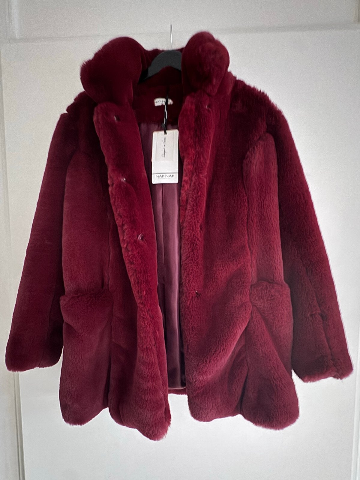 Nieuwe NAF NAF Faux Fur Jas - Bordeauxrood, Ophalen of Verzenden, Nieuw, Maat 38/40 (M), Rood