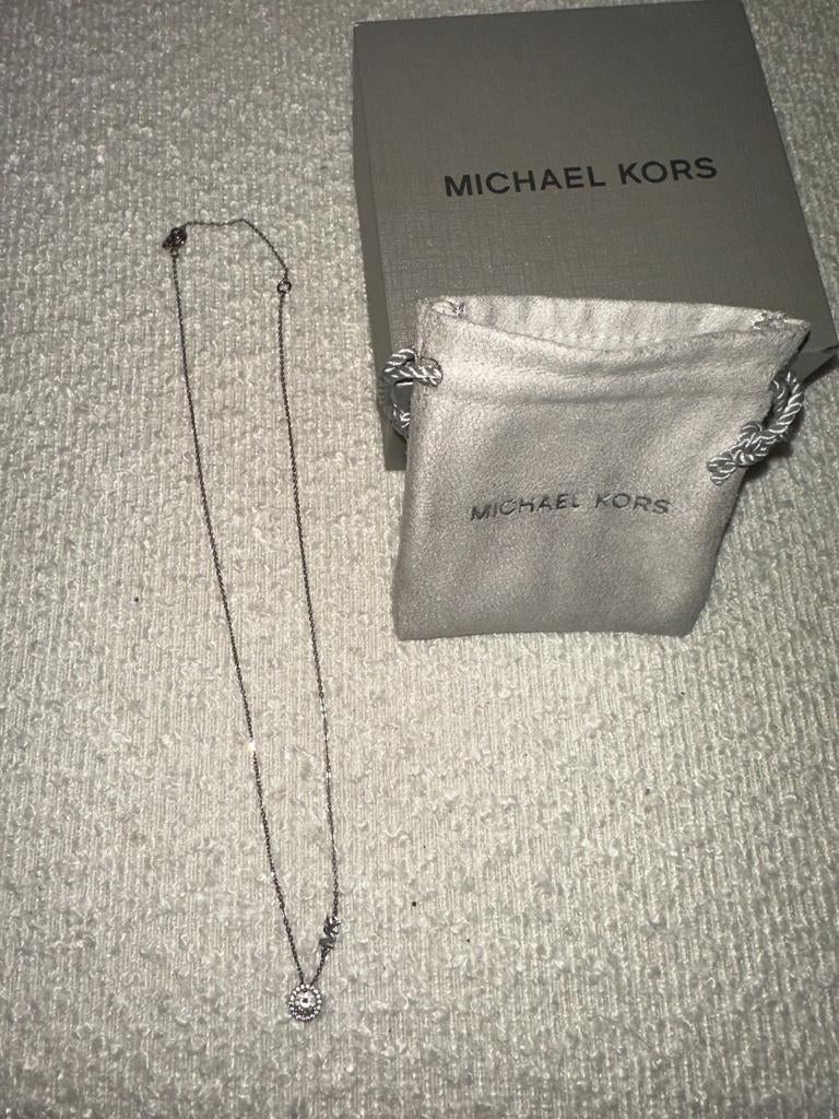 Michael Kors Zilveren Ketting met Hanger en Kristal, Ophalen of Verzenden, Zo goed als nieuw, Met kristal, Zilver