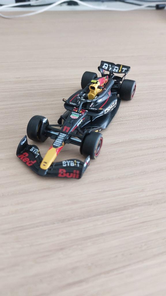 Red Bull racing 1:43, Ophalen of Verzenden, Zo goed als nieuw, Auto, Overige merken