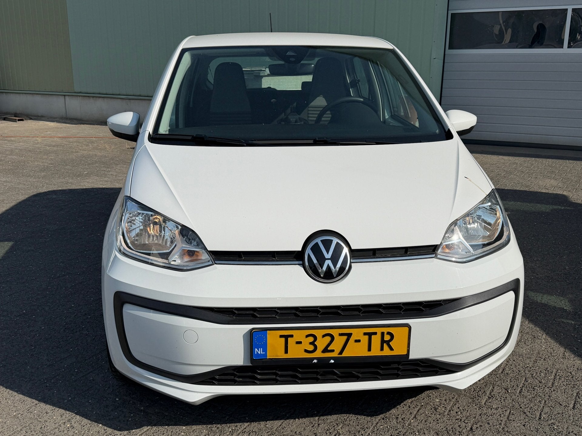 Foto 3 van Volkswagen Up! 1.0 5 Drs Airco Elak Pakket Donker glas