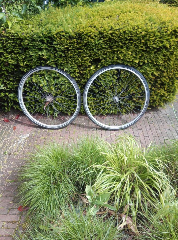 Voorwiel 28" € 10.00, Fietsen en Brommers, Ophalen, Wiel, Aluminium