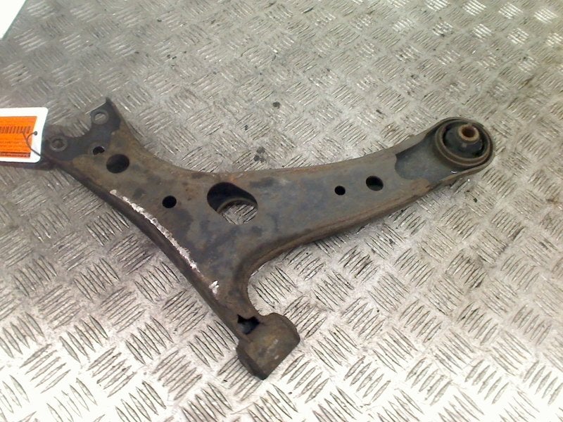 Draagarm Links Voor Toyota Prius (NHW11L) (2000-05/2004-01), Gebruikt, Kundenbetreuung@toyota.de, Toyota-Allee 2, Köln 50858, , Duitsland