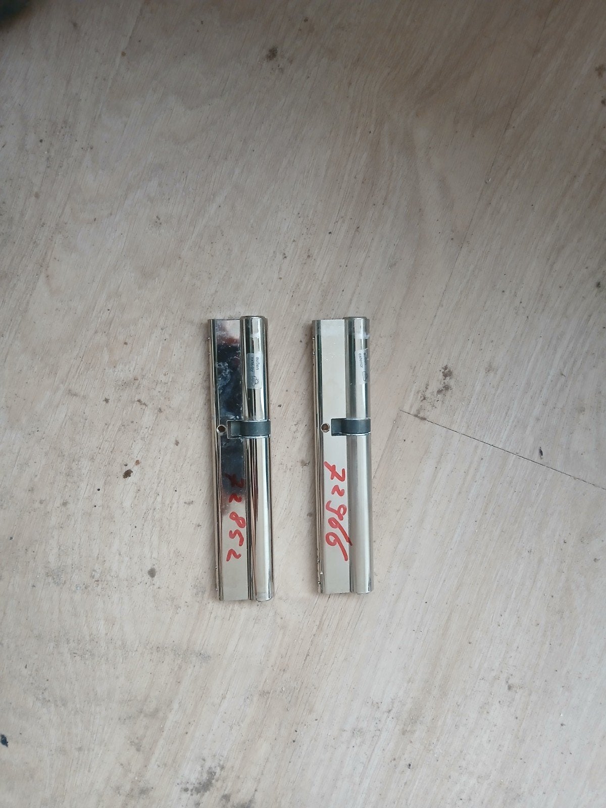 Cilinder 2x   95/60 1 met 1sleutel ander met 3 sleutels, Ophalen of Verzenden, Zo goed als nieuw, Koper of Messing, Slot