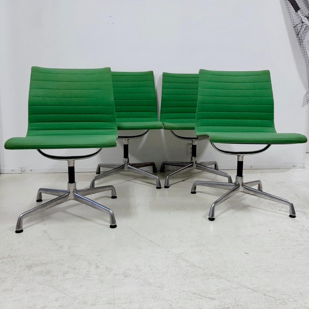 Set van 4 Herman Miller Eames EA105 stoelen groen, Gebruikt, Overige kleuren, Ophalen of Verzenden, Vier