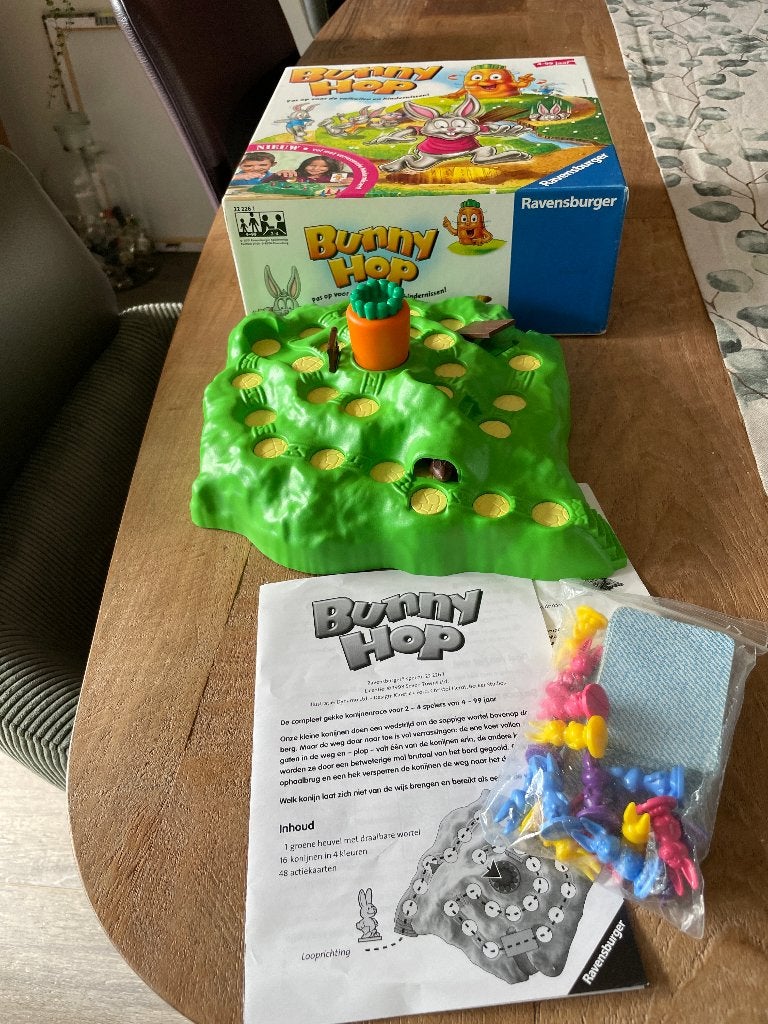 Bunny Hop Bordspel - ZGAN, Hobby en Vrije tijd, Gezelschapsspellen | Bordspellen, Een of twee spelers, Ophalen of Verzenden, Zo goed als nieuw