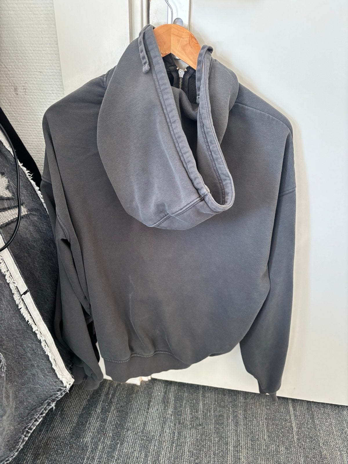 Weekday zip-up hoodie maat L, Ophalen of Verzenden, Gedragen, Maat 42/44 (L), Grijs