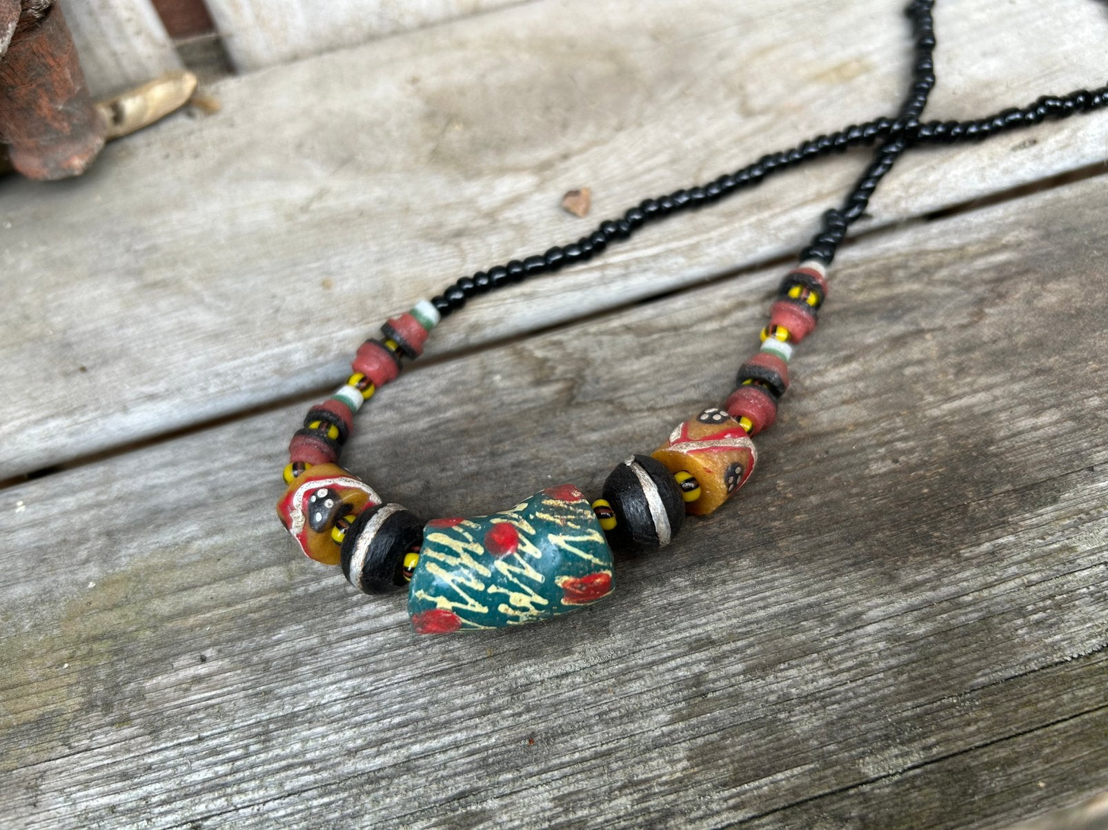 Prachtige hand gemaakte ketting uit West Afrika., Ophalen of Verzenden, Nieuw, Overige kleuren, Steen of Mineraal