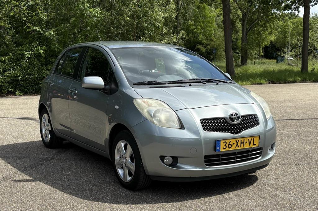 Toyota Yaris 1.3 16V VVT-i 5DR 2007 Grijs – opknapper, Auto's, Voorwielaandrijving, 40 €/maand, 4 cilinders, 995 kg