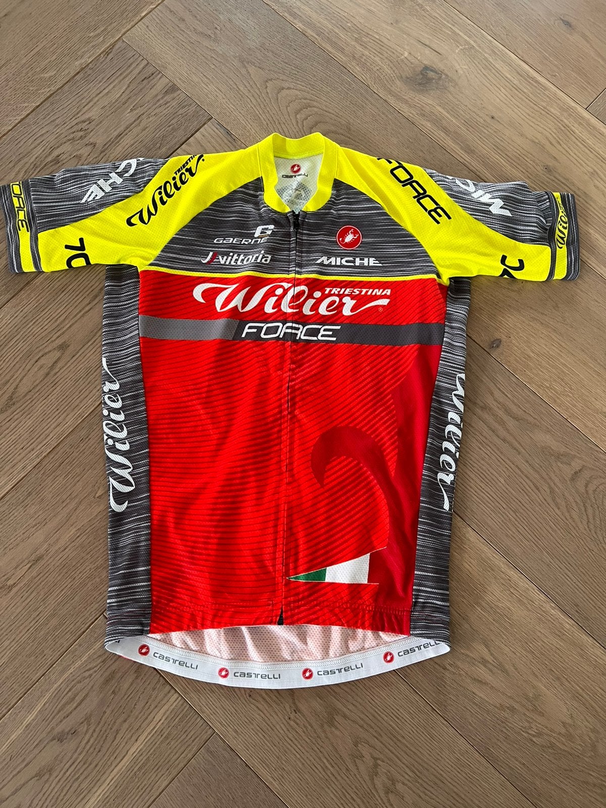 Fietsshirt Castelli L rood grijs geel, Ophalen of Verzenden, Zo goed als nieuw, Bovenkleding