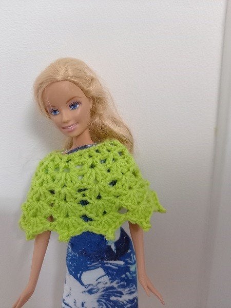 Barbie kleertjes poncho rond met picootje lemon groen, Verzenden, Nieuw, Barbie