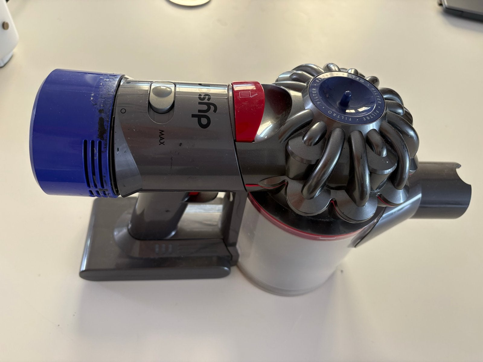 Dyson V8 stofzuiger (met kapot afdekplaatje), Witgoed en Apparatuur, Stofzuigers, Ophalen, Gebruikt, Draadloos, Dyson