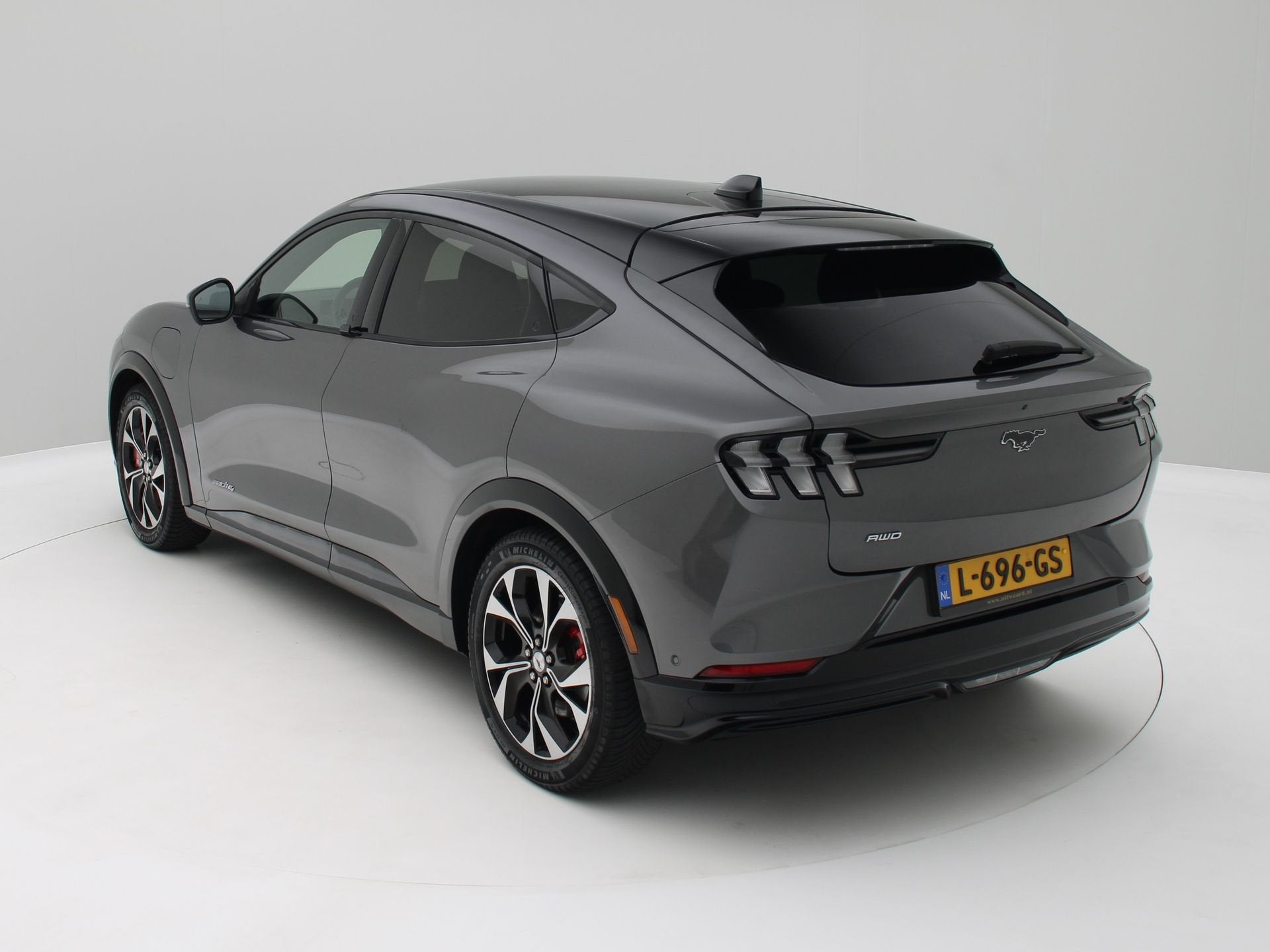 Ford Mustang Mach-E AWD 75 kWh / SOH 93,5 % / Panorama / Led, Gebruikt, 750 kg, 371 pk, 40 min