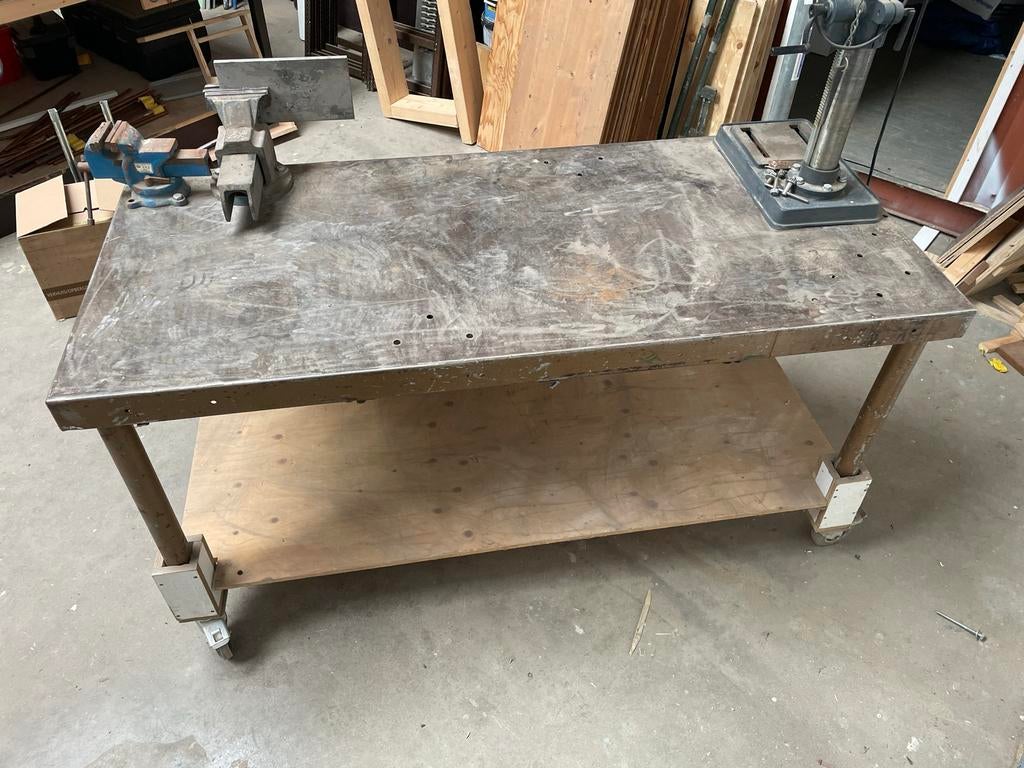 Robuuste stalen lastafel met bankschroef en lades, Ophalen, Gebruikt, 170 cm of meer, Bankschroef