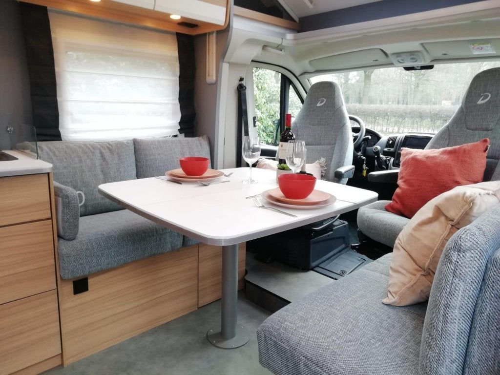 Prachtige Dethleffs Just 90 7052 DBL met solair en Trekhaak!, Niet ingevuld, Ringverwarming, Fiat, Hordeur