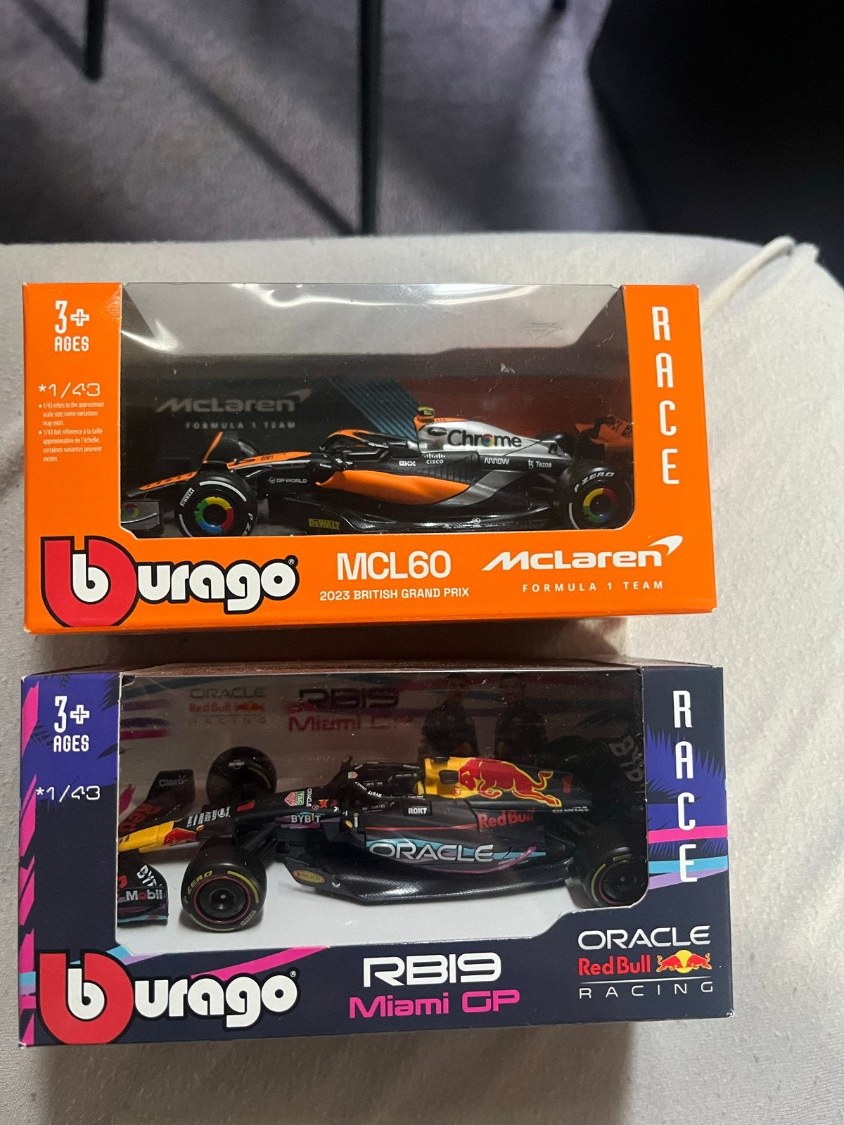 Bburago F1 modelauto's: McLaren MCL60 & Red Bull RB19, Ophalen of Verzenden, Nieuw, Auto, Overige merken