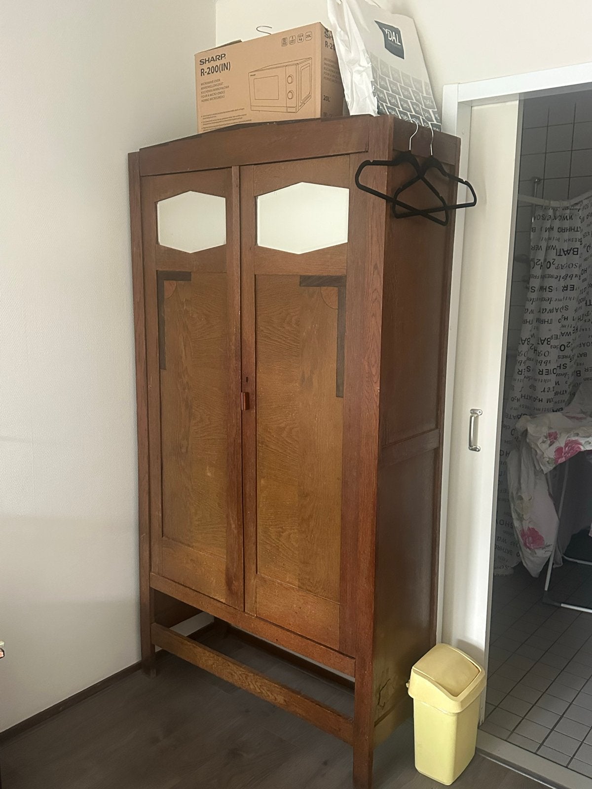 MOET WEG! Vintage houten kledingkast met spiegels, Ophalen