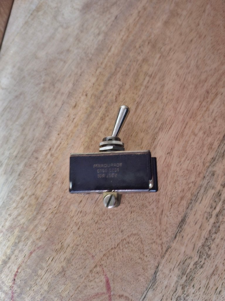 schakelaar marquant 10a 250v type 0190 0201 3 euro, Ophalen of Verzenden, Zo goed als nieuw, Schakelaar