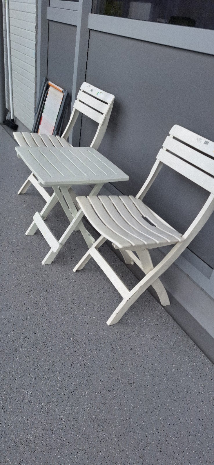 Witte opvouwbare tuinset: 2 stoelen en 1 tafel, 2 zitplaatsen, Kunststof, Gebruikt, Ophalen of Verzenden