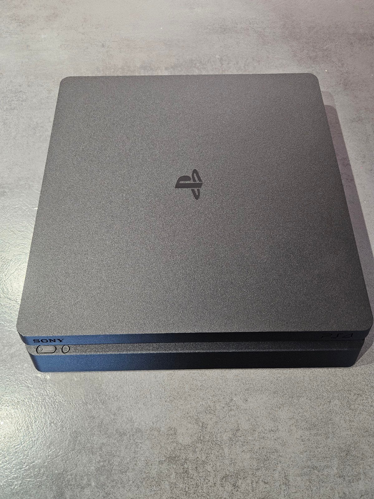 PlayStation 4 Slim met 2 controllers, Spelcomputers en Games, Ophalen, 500 GB, Met 2 controllers, Zo goed als nieuw