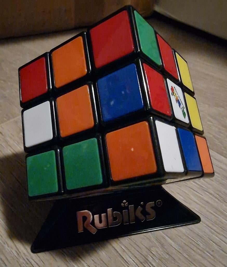 Rubiks Cube 3x3 met standaard, Kinderen en Baby's, Ophalen of Verzenden, Zo goed als nieuw, Jongen of Meisje