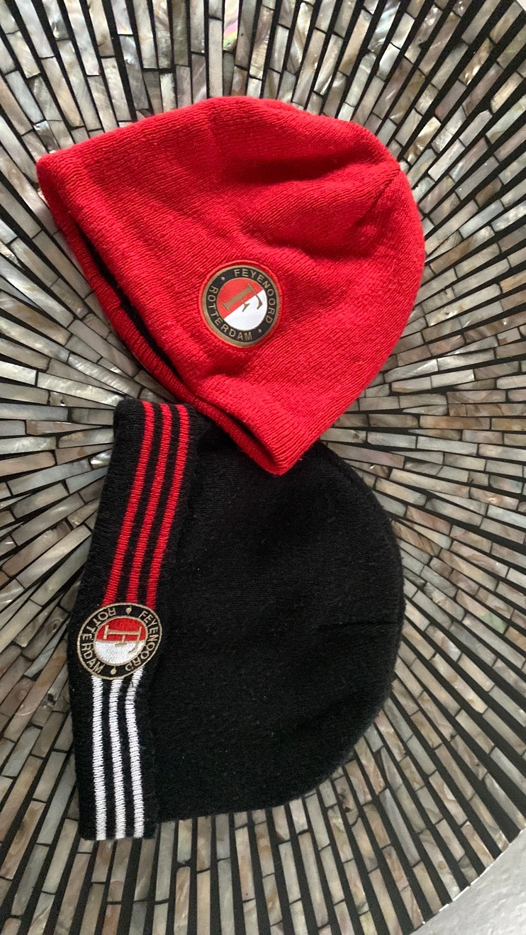 Feyenoord mutsen gebreid (rood=kind, zwart =adult), Ophalen of Verzenden, Zo goed als nieuw, Overige maten, Muts