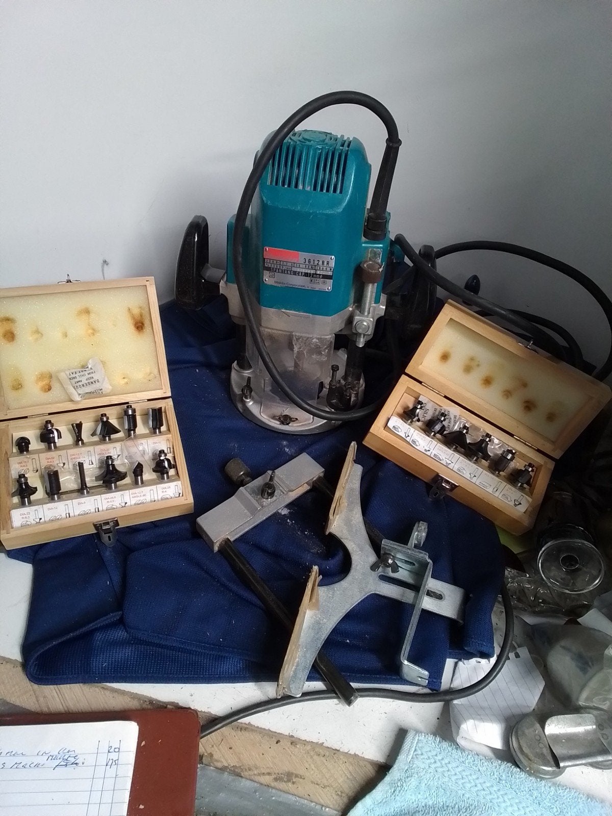 15352) MAKITA 3612 BR  boven frees machine in koffer, Doe-het-zelf en Verbouw, Gereedschap | Freesmachines, Ophalen of Verzenden