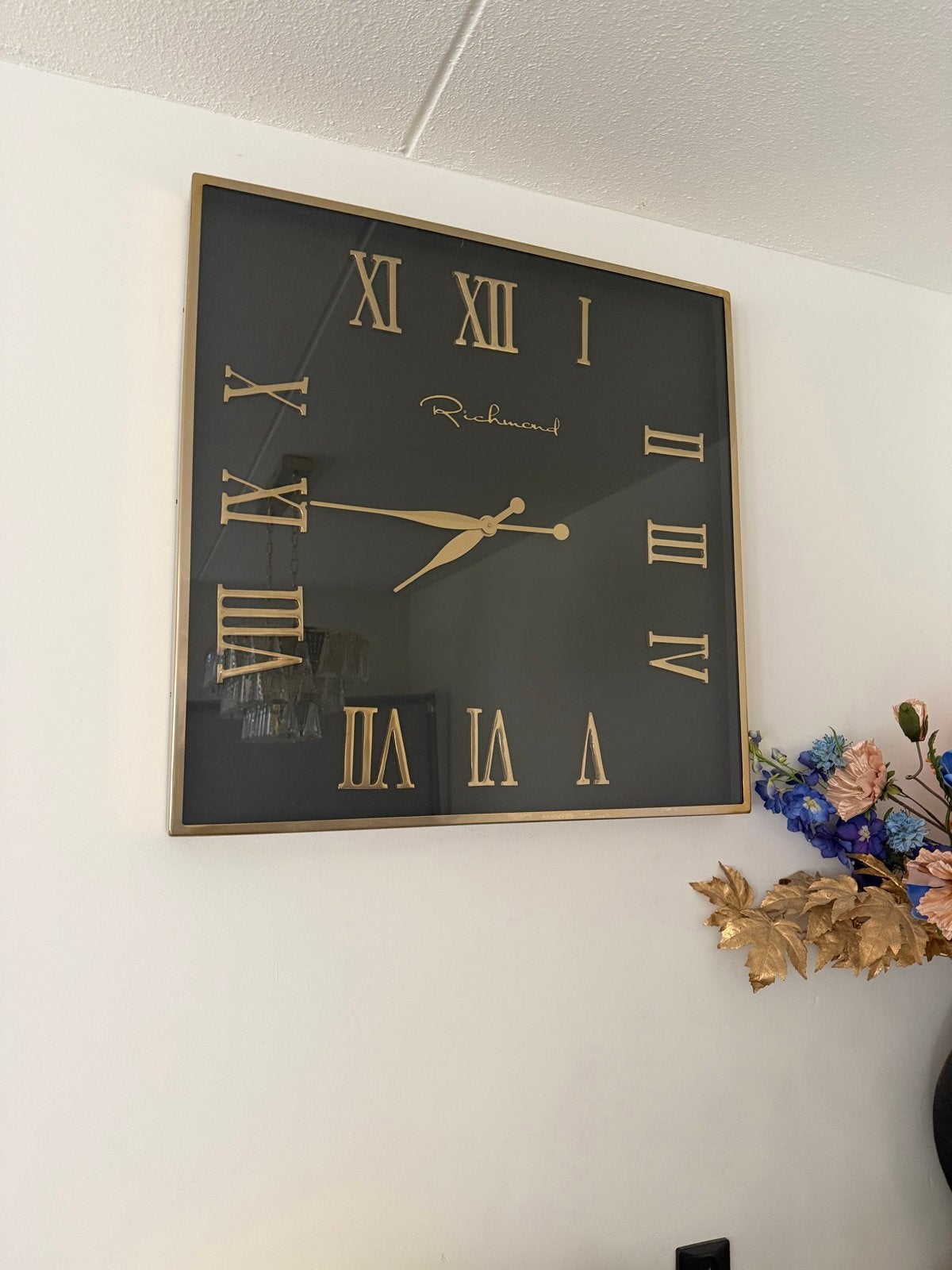 Prachtige Richmond wandklok met Romeinse cijfers, Ophalen, Analoog, Zo goed als nieuw, Zwart