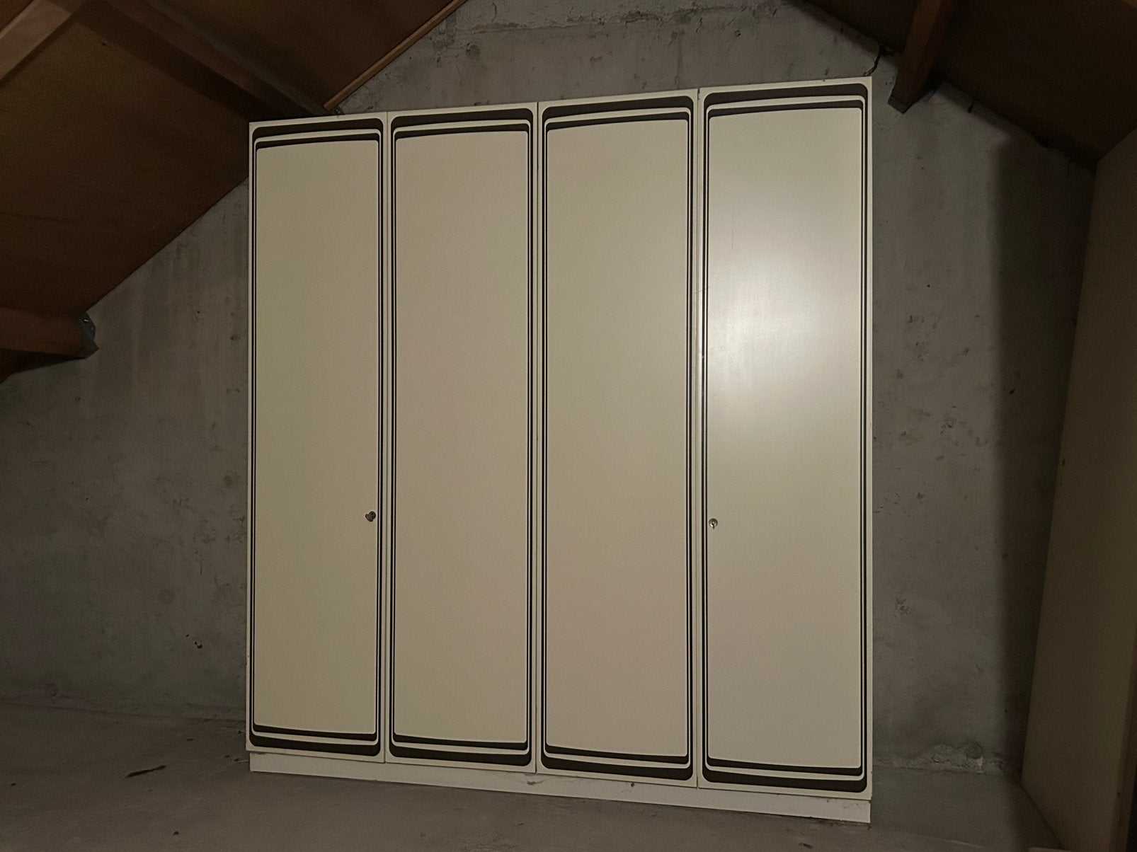 Te koop ruime kledingkast, Ophalen, Met deur(en), Gebruikt, 200 cm of meer