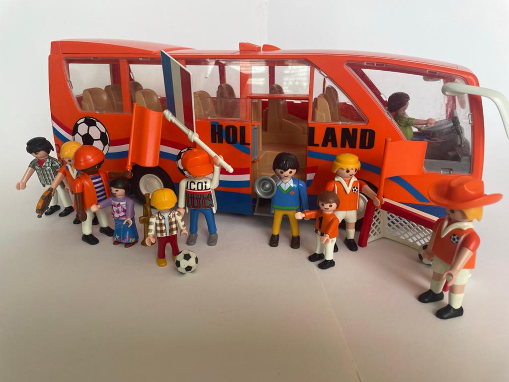 Playmobil Holland Voetbalbus met Figuren, Ophalen of Verzenden, Zo goed als nieuw, Jongen of Meisje