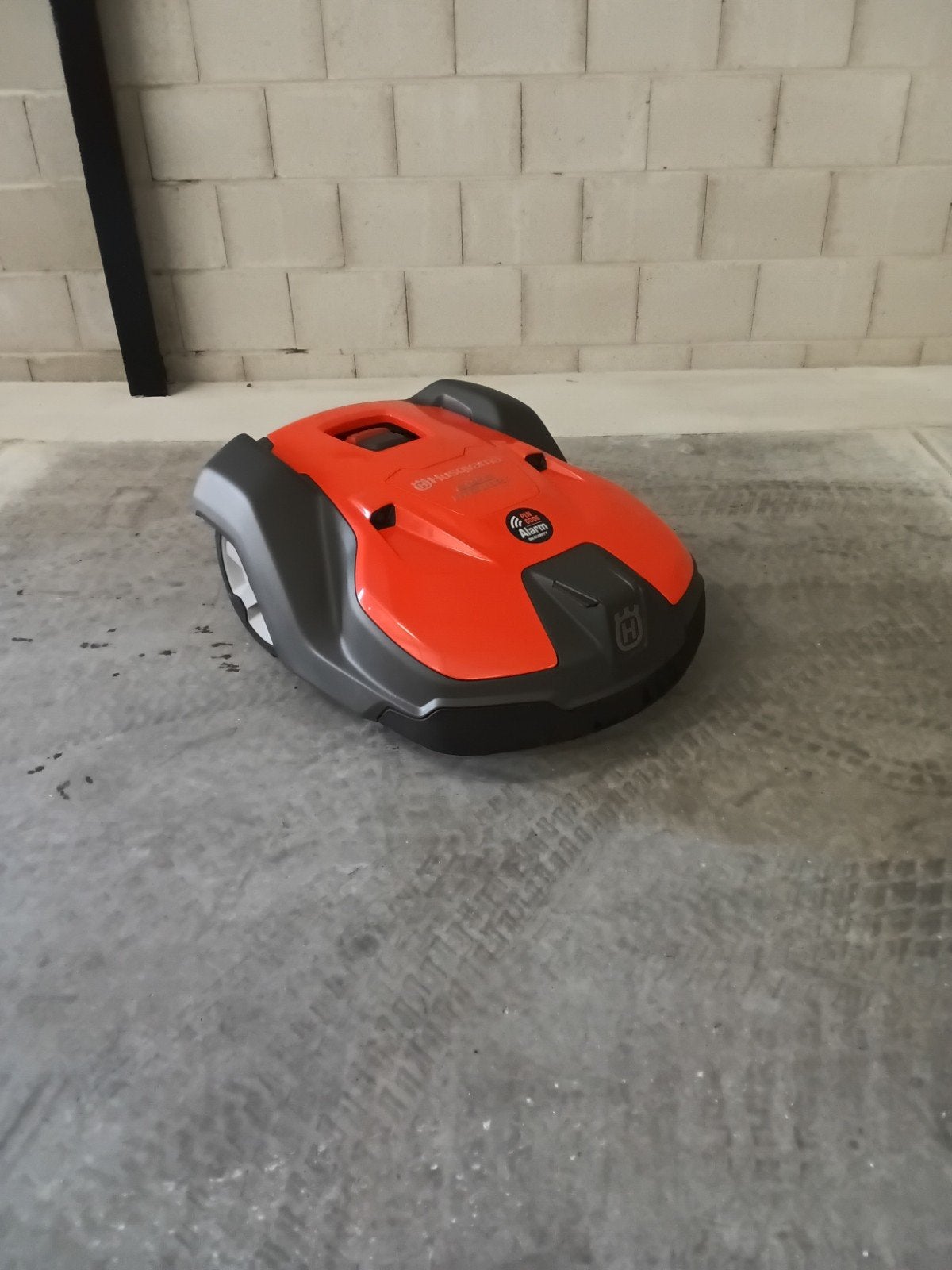 Husqvarna Automower 550 EPOS robotmaaier, Tuin en Terras, Ophalen, Gebruikt, Bestuurbaar via app, 20 tot 25 cm