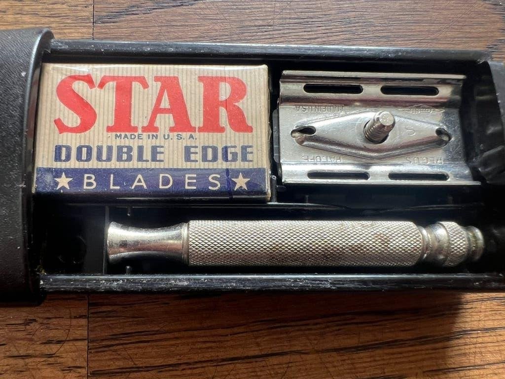 WO2 Amerikaans Gilette / Star scheermes orig doos compleet, Amerika, Verzenden, Boek of Tijdschrift
