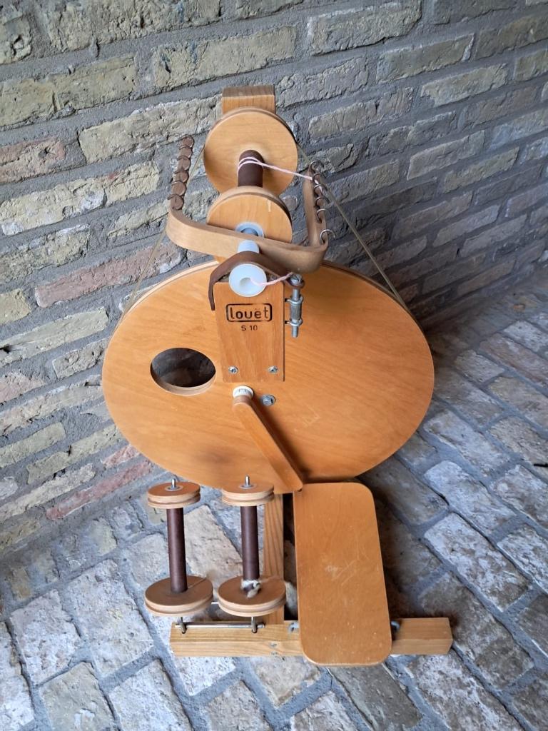 Spinnenwiel Louet s10, Hobby en Vrije tijd, Spinnewielen en Spinnen, Ophalen, Zo goed als nieuw, Spinwol