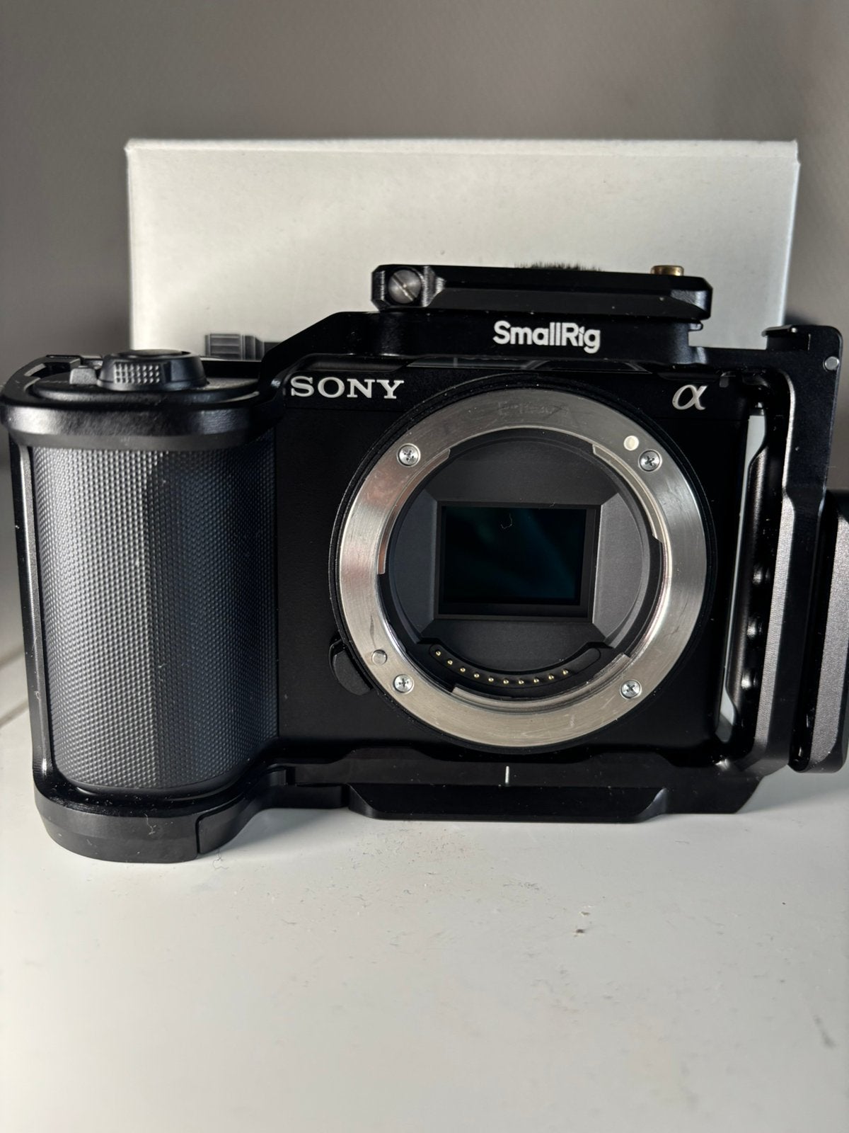 Sony ZV-E10 II + 2 Lenzen + SmallRig Cage – €1.000, Ophalen of Verzenden, Zo goed als nieuw, Sony, Geen optische zoom