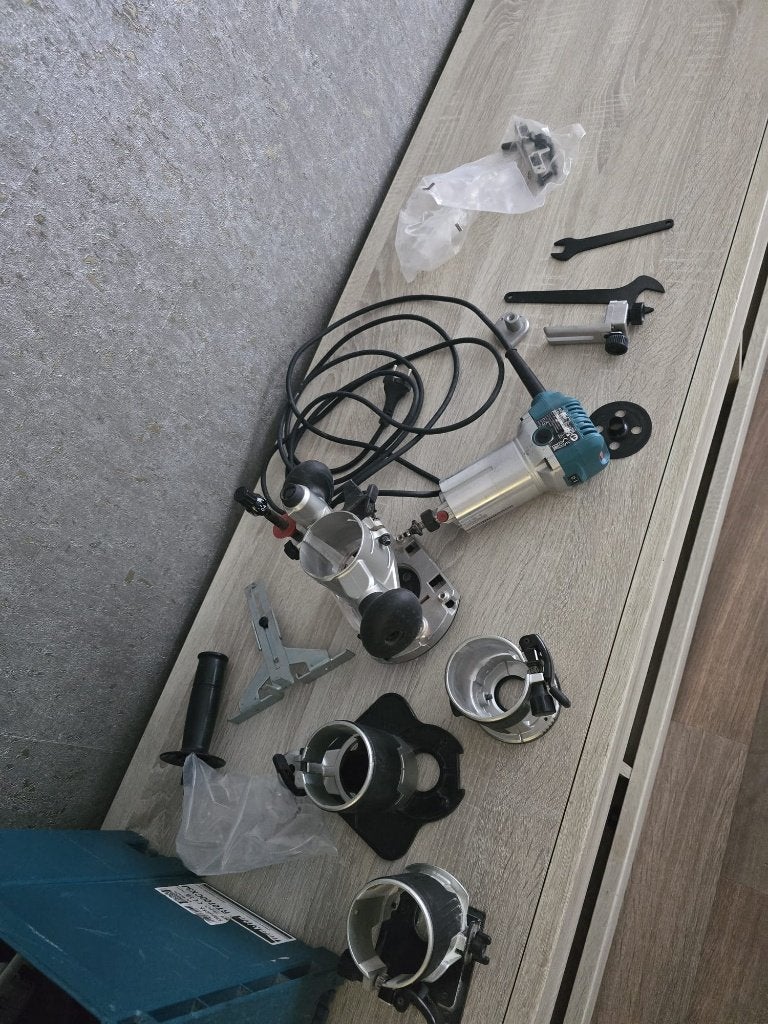 Makita Combi Kanten Frees Rt0700cx3j, Doe-het-zelf en Verbouw, Ophalen of Verzenden, Zo goed als nieuw, Elektrisch, Bovenfrees