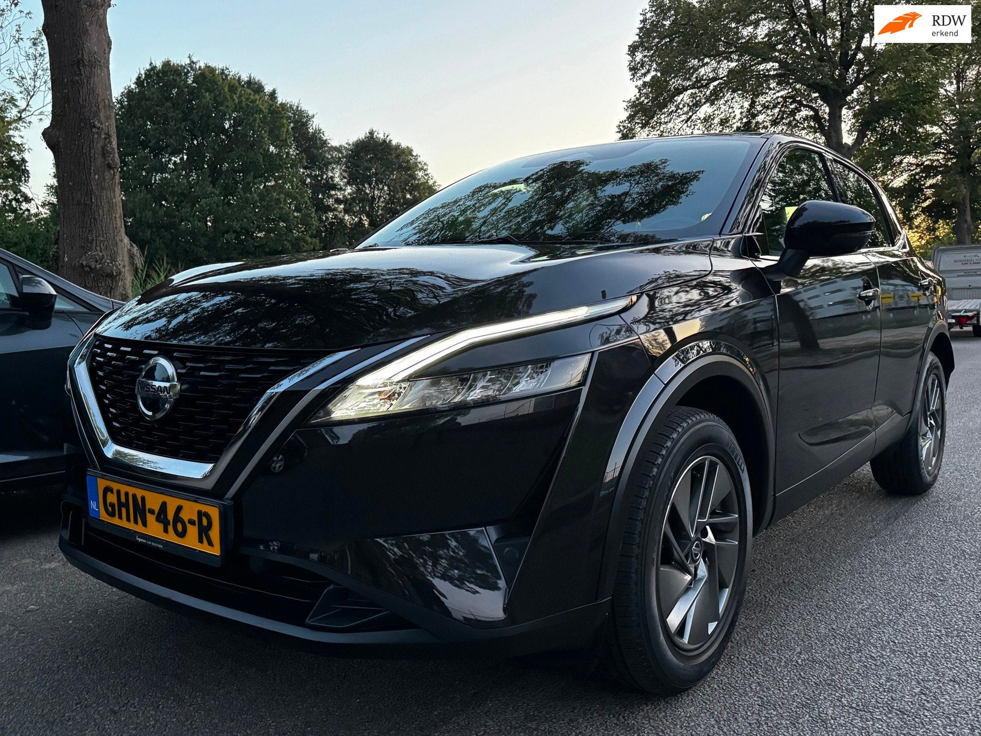 Nissan Qashqai 1.3 MHEV Xtronic N-Connecta|AUT|360•|LED|NA, Auto's, Euro 6, Zwart, Bedrijf, Hybride Elektrisch/Benzine