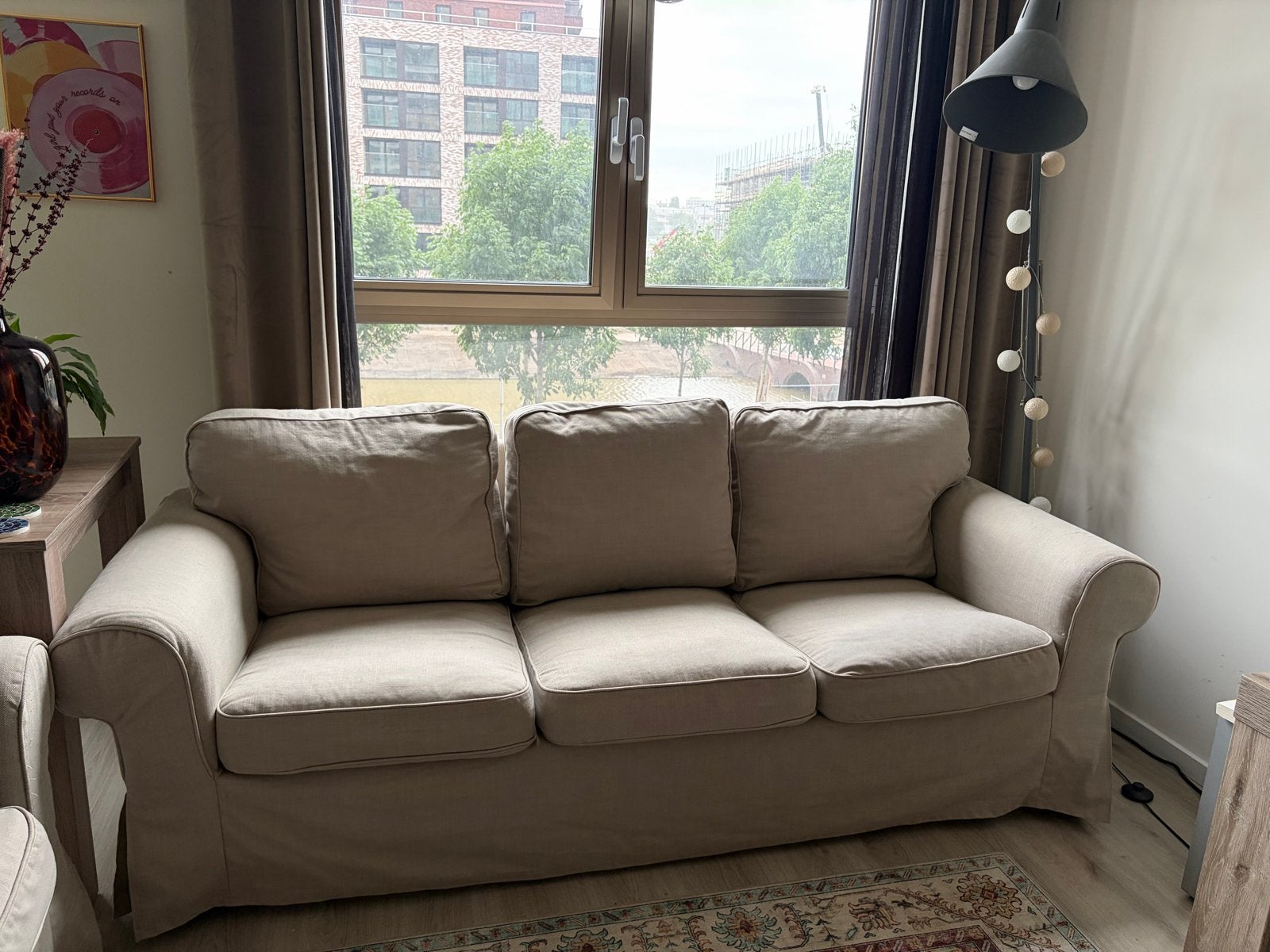 2x IKEA Ektorp 3-zitsbanken beige, Huis en Inrichting, Gebruikt, Driepersoons, 75 tot 100 cm, Ophalen of Verzenden