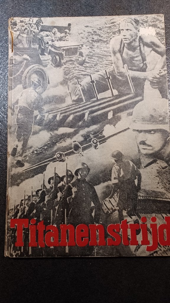 Titanenstrijd-1945 - KL.v Dijk. Oorlog, Boeken, Ophalen of Verzenden, Tweede Wereldoorlog, Zo goed als nieuw, Algemeen