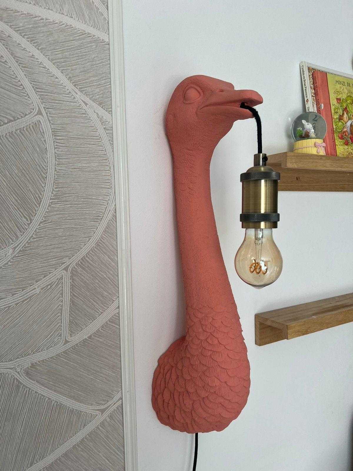 Wandlamp roze struisvogel | 55 lgt x15 br.x 22 diepte, Huis en Inrichting, Lampen | Wandlampen, Ophalen, Kunststof, Overige typen