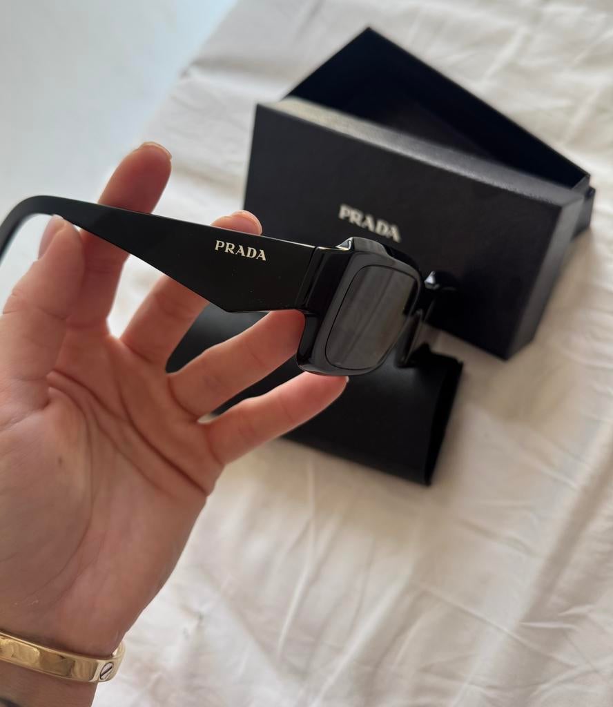 Prada zonnebril, Gebruikt, Zonnebril, Prada, Zwart