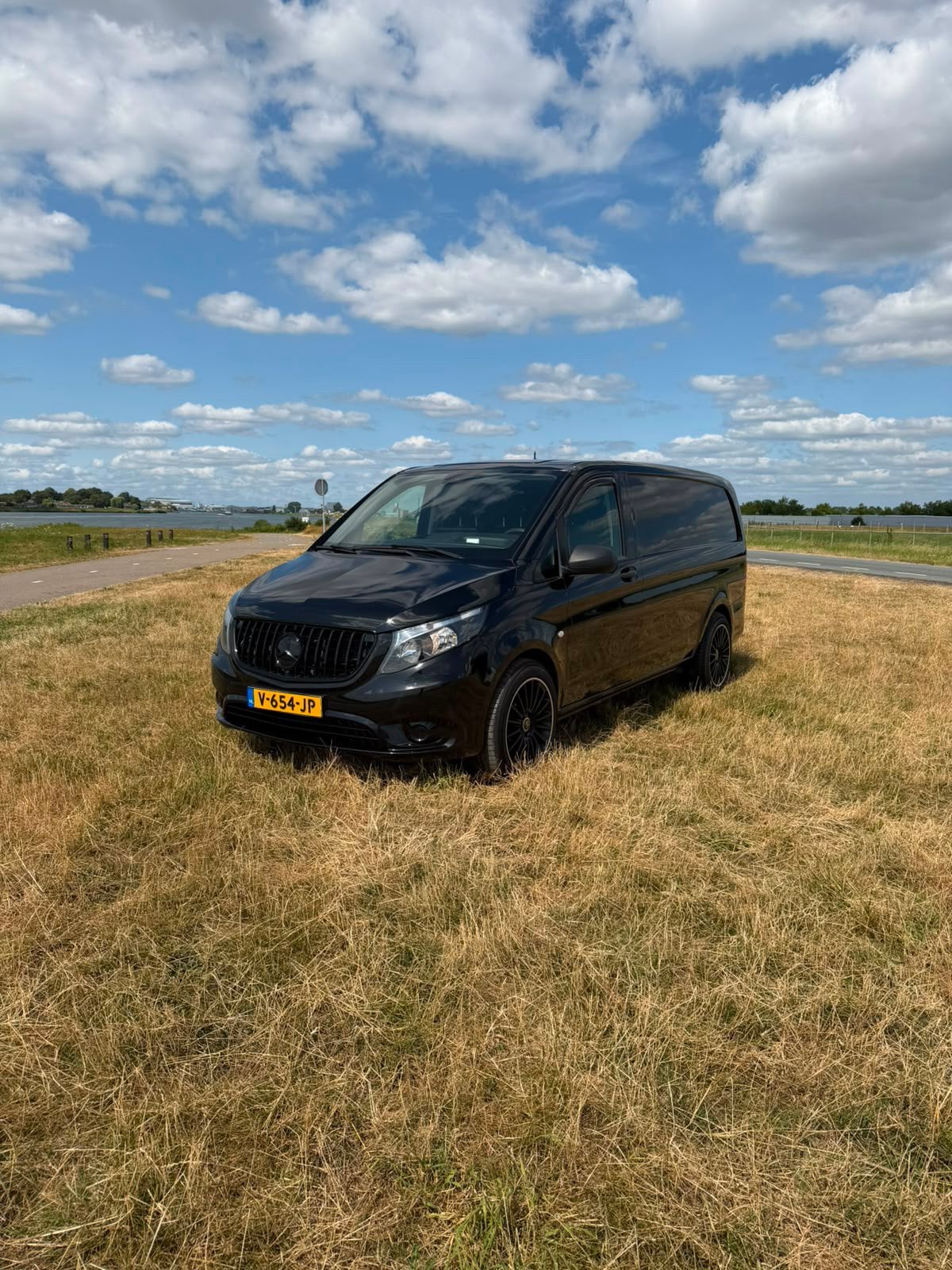 Mercedes-Benz Vito  111 AMG uitgevoerd euro 6, Auto's, Voorwielaandrijving, 15 km/l, 4 cilinders, Zwart