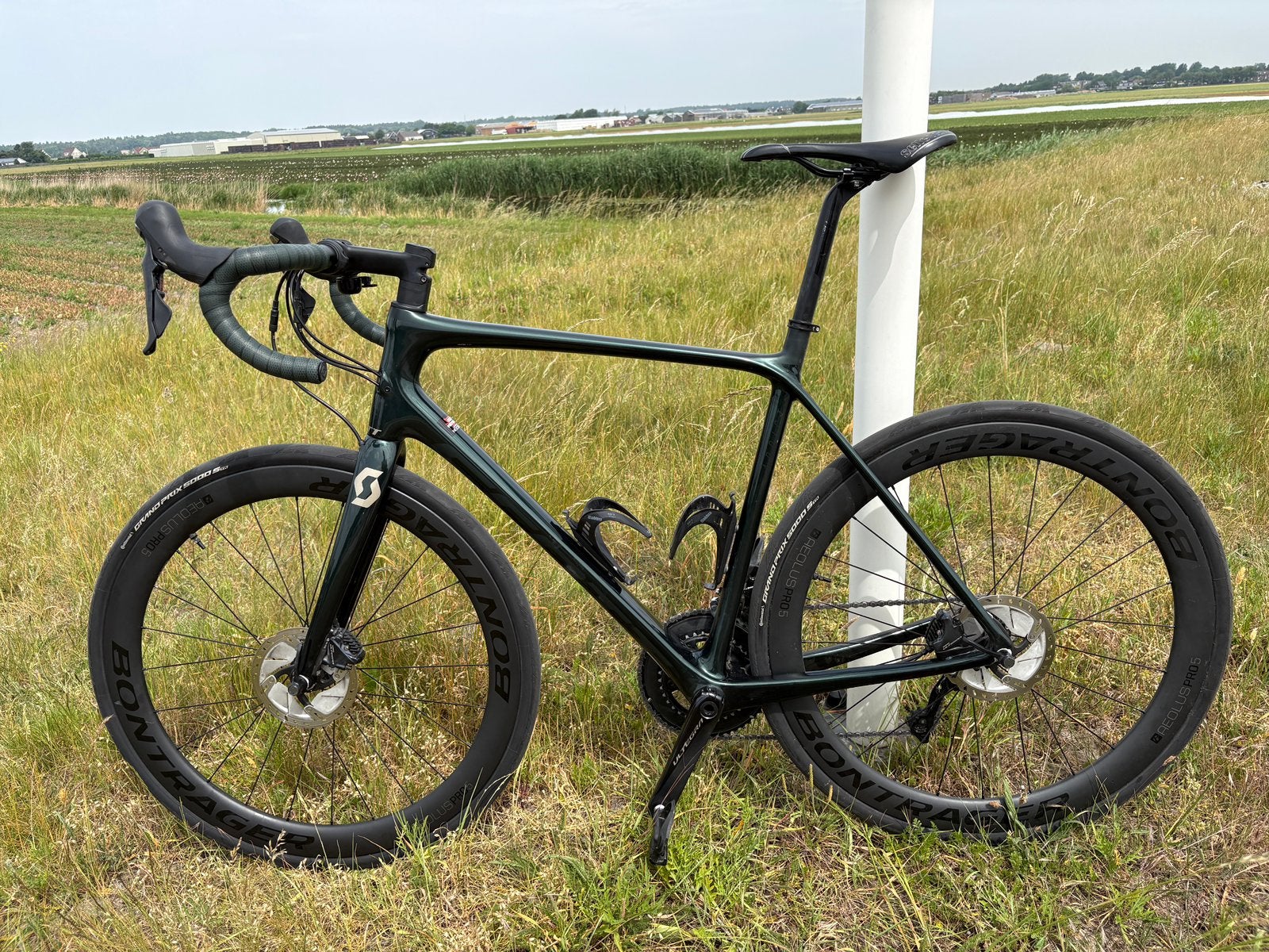 Scott Addict 10 Disc 2020 - Ultegra - Carbon Wielen, 28 inch, Carbon, 10 tot 15 versnellingen, Heren