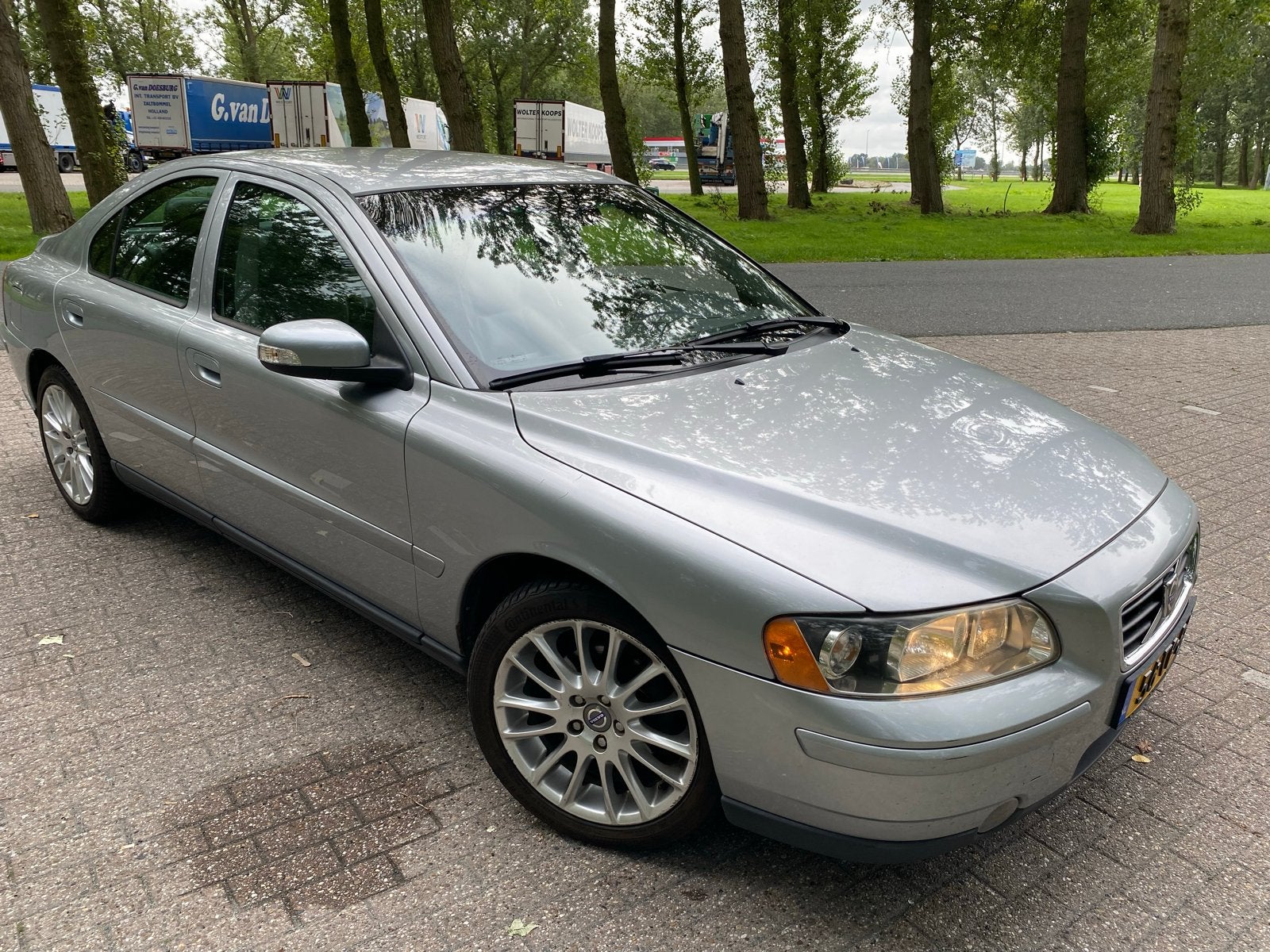 Volvo S60 2.4 D 2006 Grijs, Auto's, Voorwielaandrijving, Zwart, Particulier, Sedan