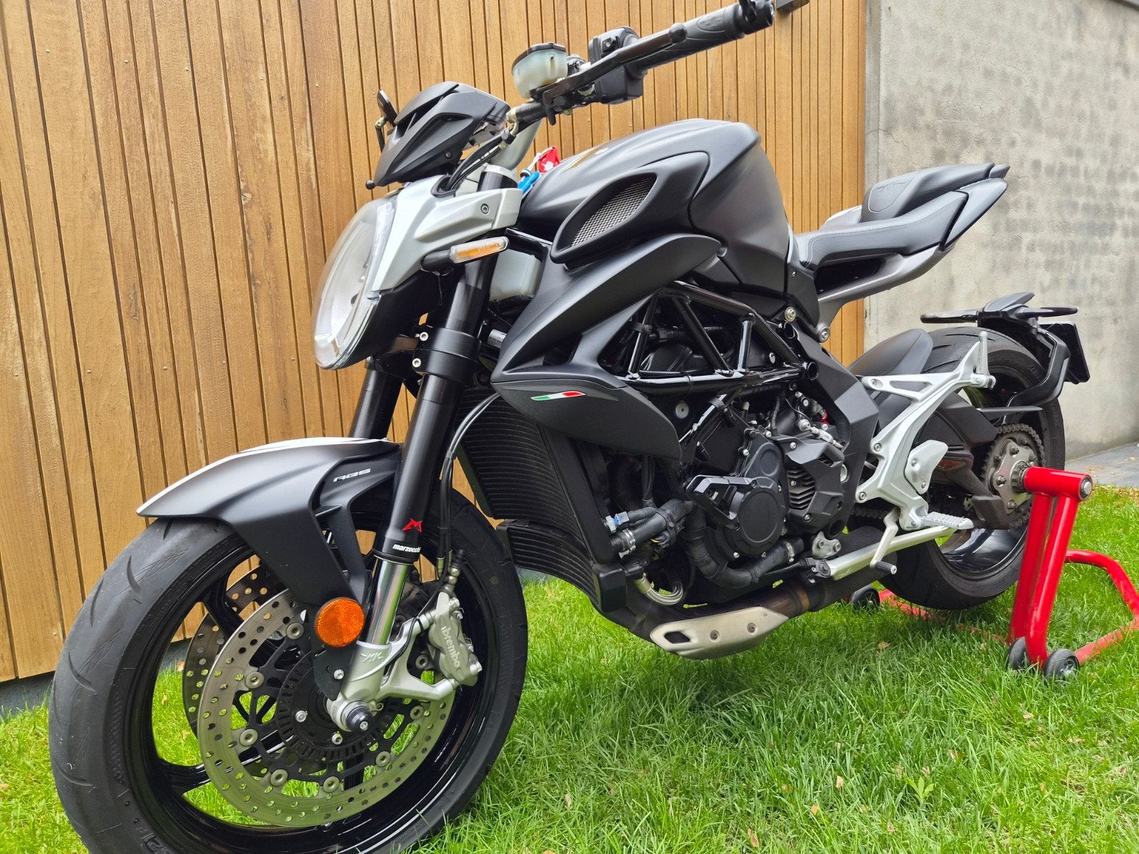 MV Agusta Brutale - Krachtige Naked Bike in nieuwstaat!, Motoren, Motorrijbewijs A, Gebruikt, 3 cilinders, Meer dan 35 kW