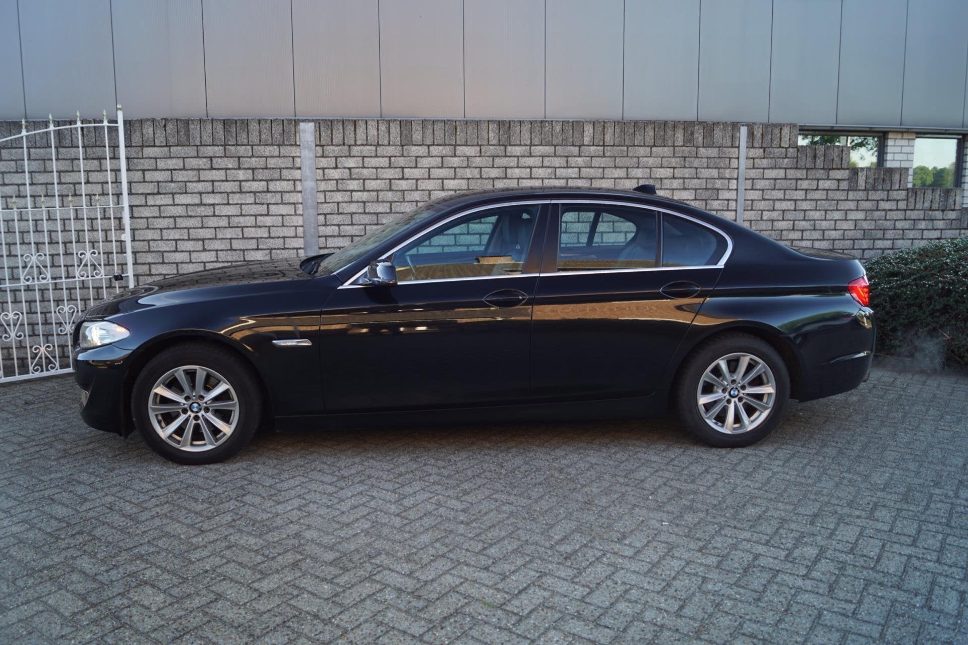 BMW 5-serie 520i High Executive Autom Leder Sportst Stoelver, Auto's, Automaat, Achterwielaandrijving, Gebruikt, Zwart