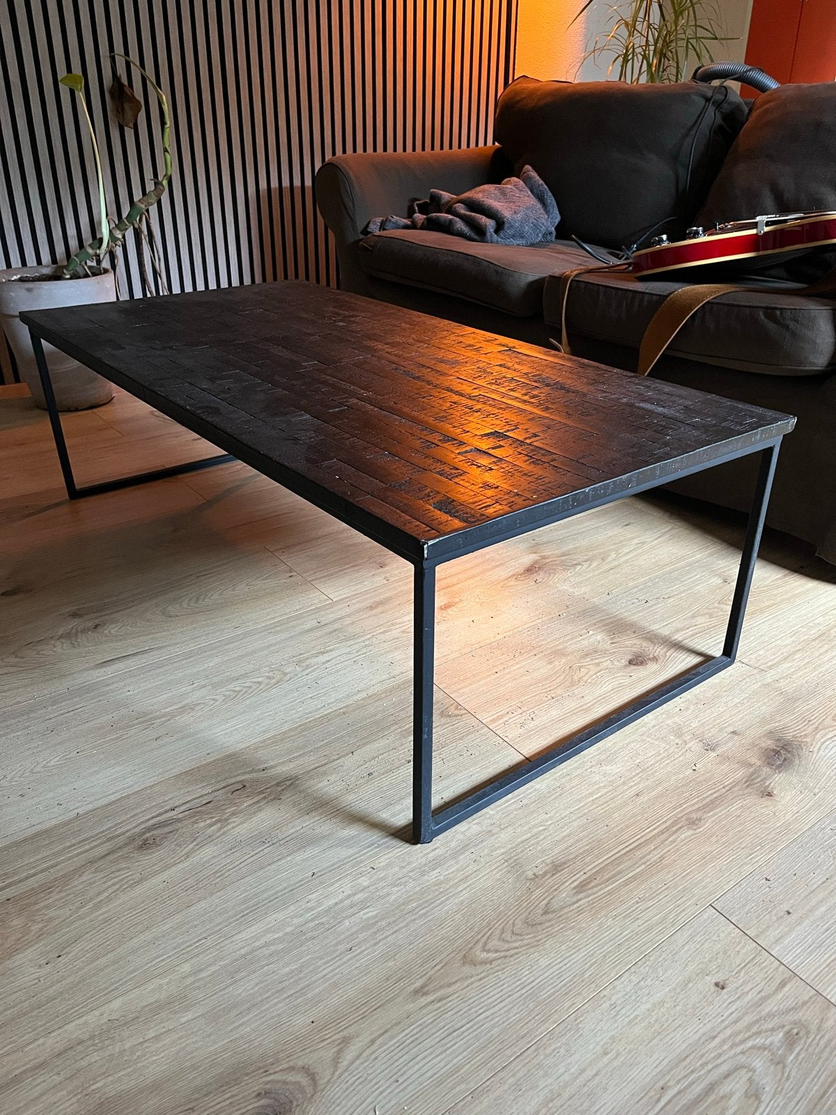 Zwarte Salontafel met Metalen Onderstel, Huis en Inrichting, Tafels | Salontafels, Ophalen, Gebruikt, 100 tot 150 cm, 50 tot 100 cm
