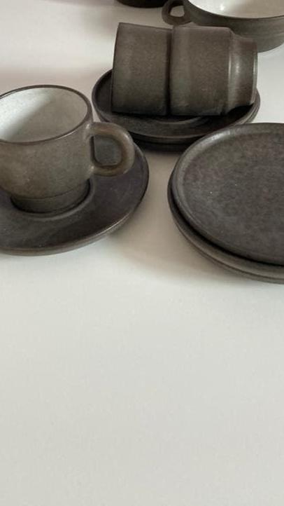 Luci bakker black servies, Ophalen