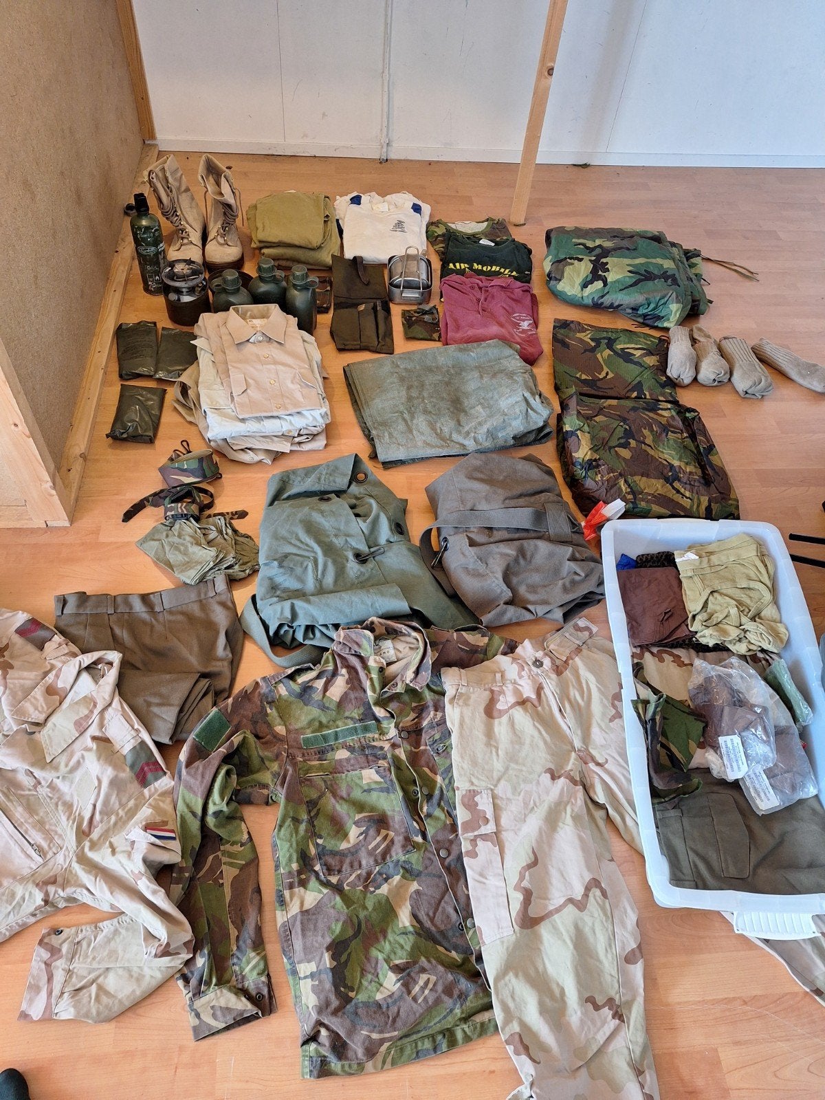Militair kledingpakket en uitrusting - Diverse items, Ophalen, Landmacht, Nederland, Kleding of Schoenen