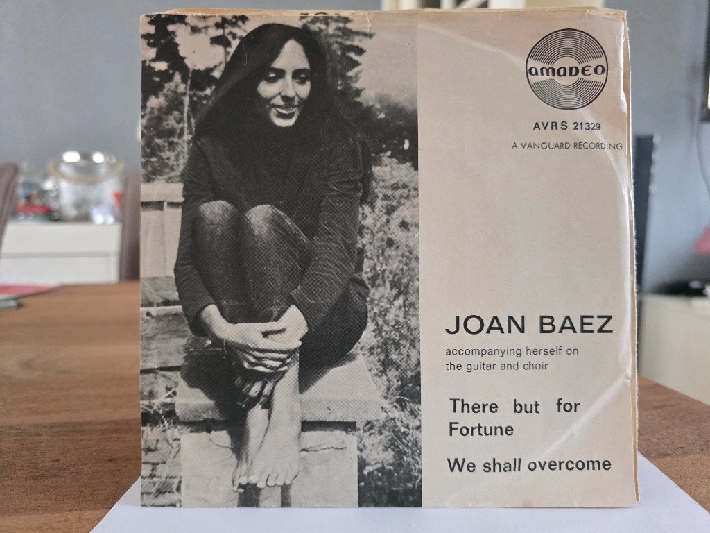 7" Single Joan Baez - There But For Fortune / We Shall Overc, Cd's en Dvd's, Gebruikt, 7 inch, Ophalen of Verzenden, Pop