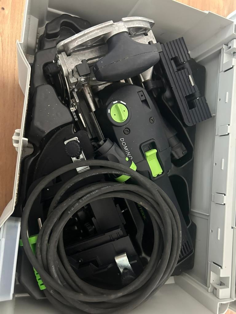 Festool Domino DF 500 Q plus met assortiment domino’s, Ophalen, Decoupeerzaag, Zo goed als nieuw, 30 tot 70 mm